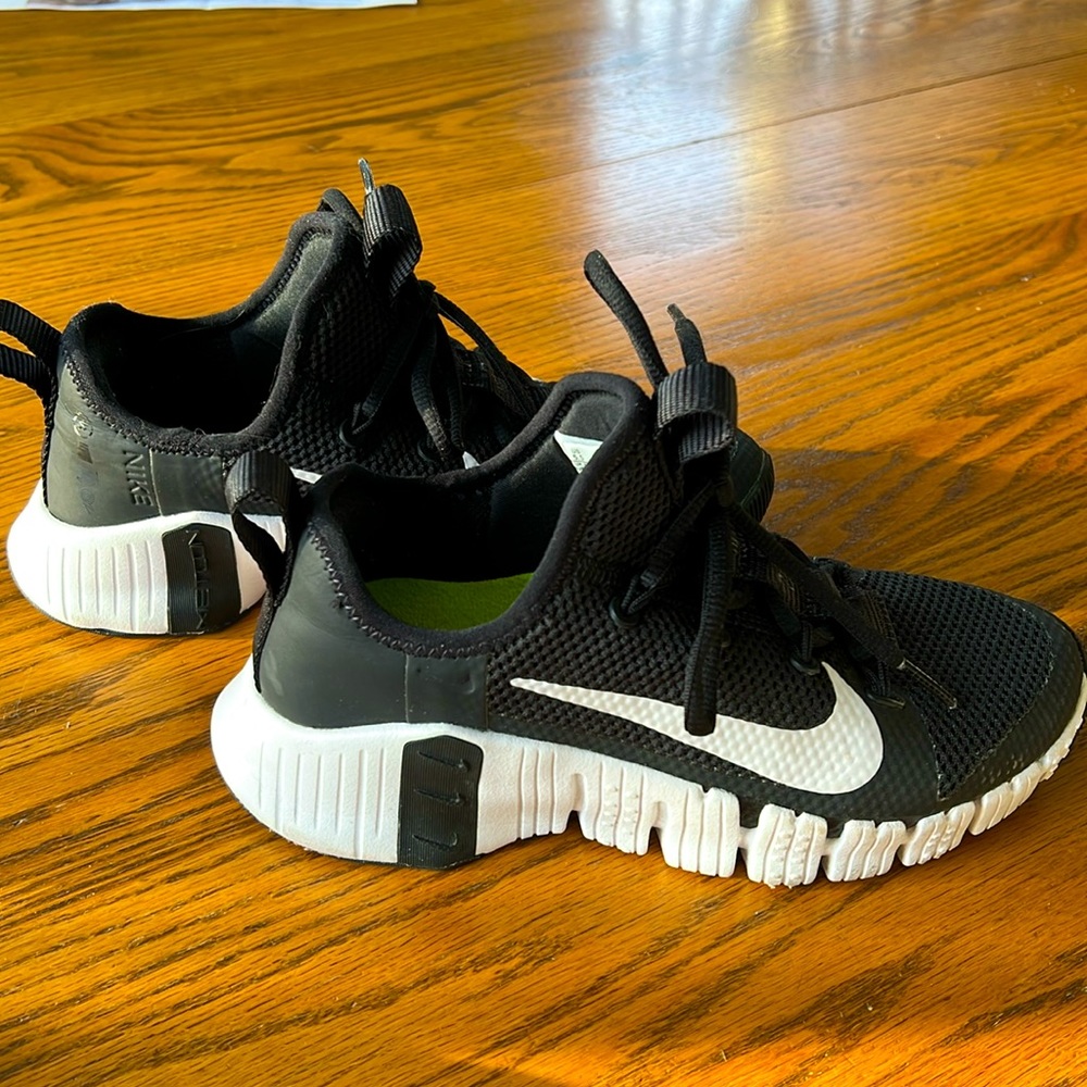 Nike Womens Free Metcon 3 Training Sneaker, Black, 5.5